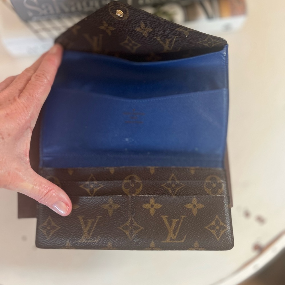 Louis Vuitton Josephine wallet without coin purse 
Very good used condition.